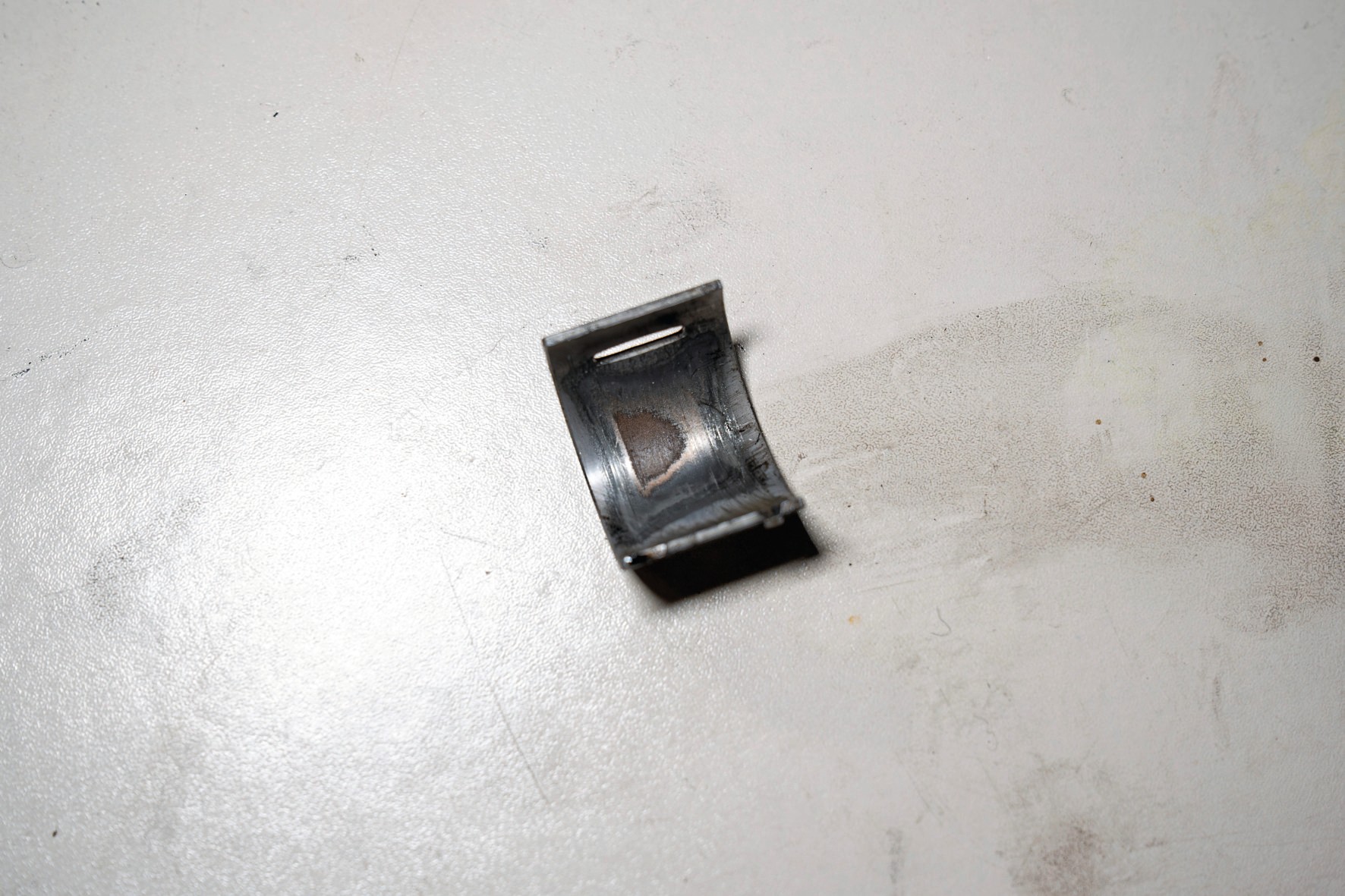 Panewki wałka rozrządu, mimo regularnych wymian oleju, mogą się&nbsp;wycierać. 