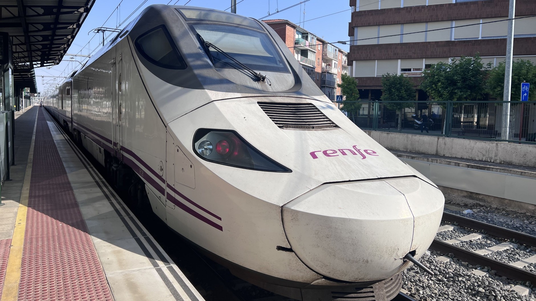 Superszybki hiszpański pociąg S-730