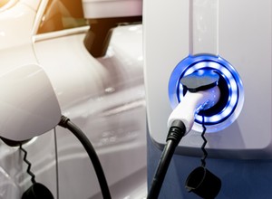 Wysokie koszty napraw aut elektrycznych. Brakuje specjalistów, drogie komponenty
