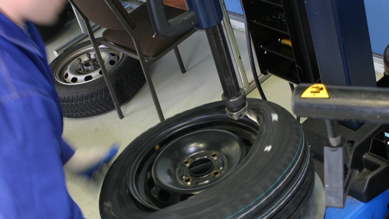 Wymiana opon: niby powtarzalna czynność≤ a wiele można zepsuć...