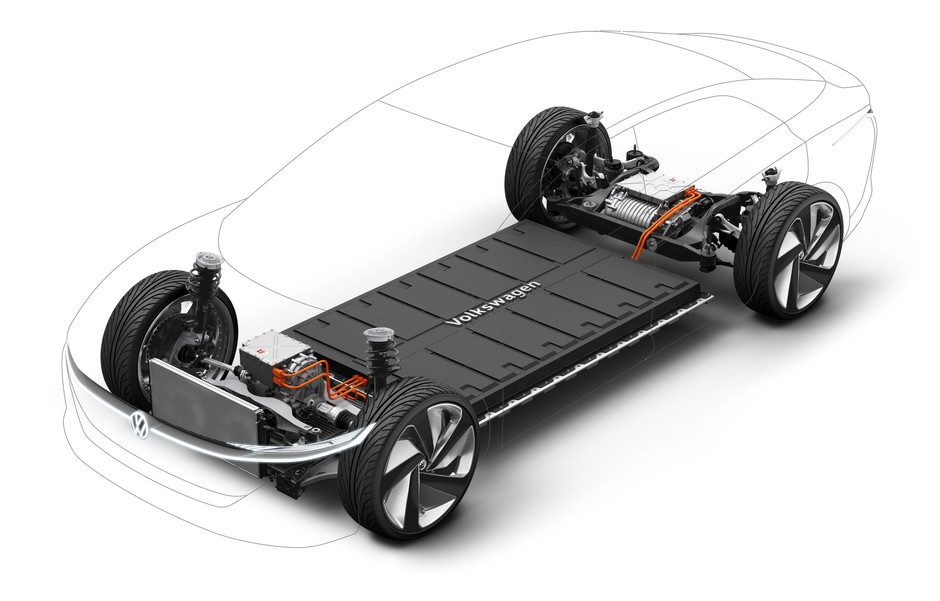 Volkswagen I.D. Vizzion - modułowy zestaw baterii umieszczono pod podłogą samochodu. Z przodu silnik 75 kW a z tyłu 150 kW