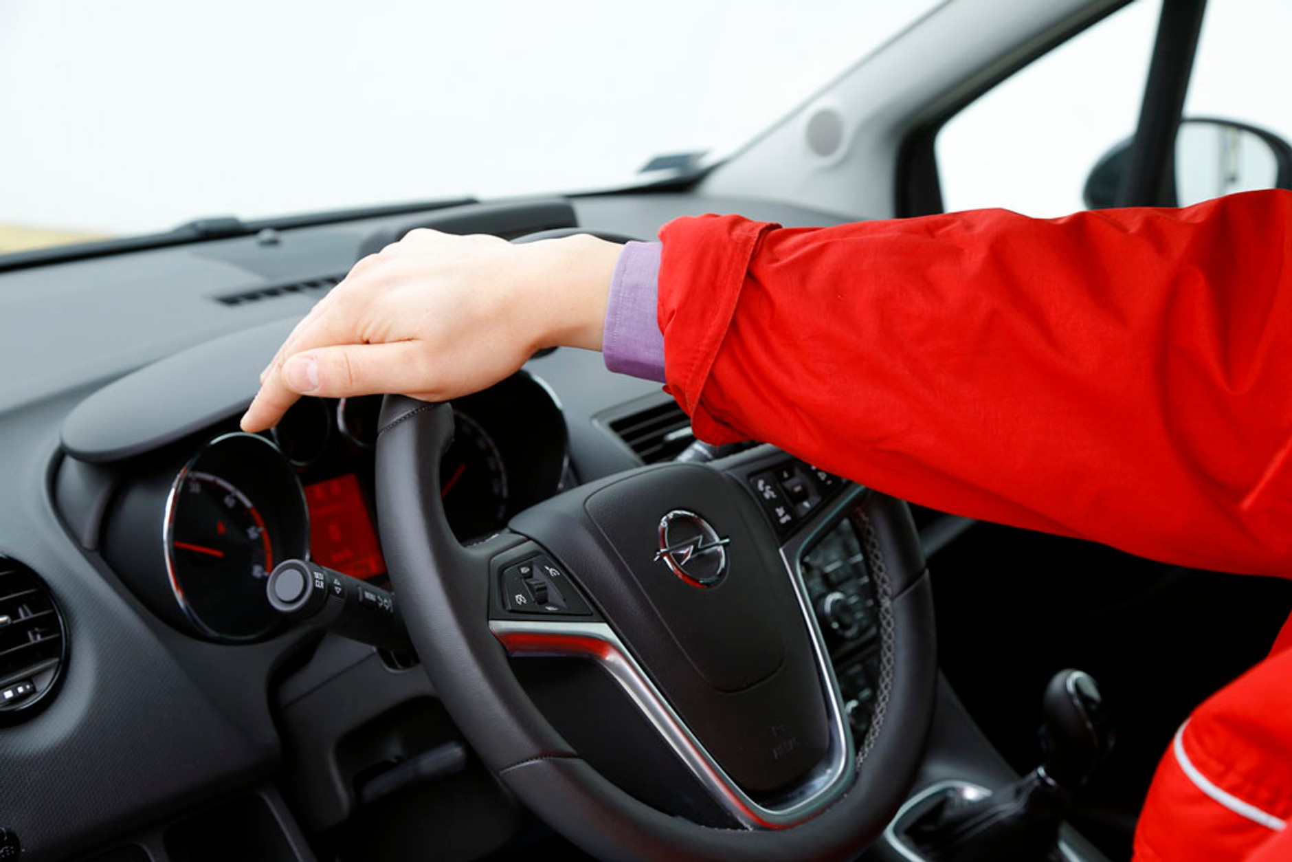 Kierownica ustawiona za daleko