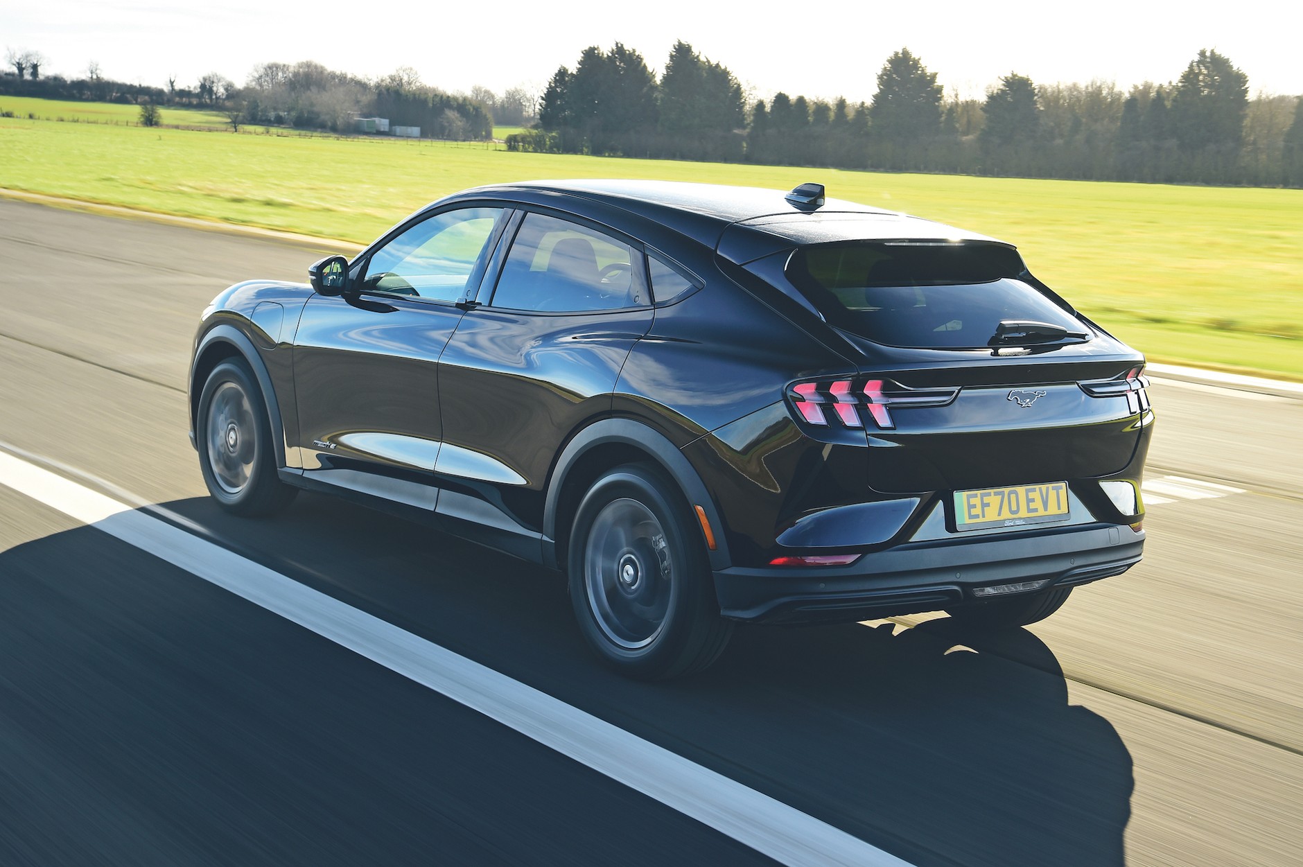 Ford Mustang Mach-E kontra Tesla Model 3
