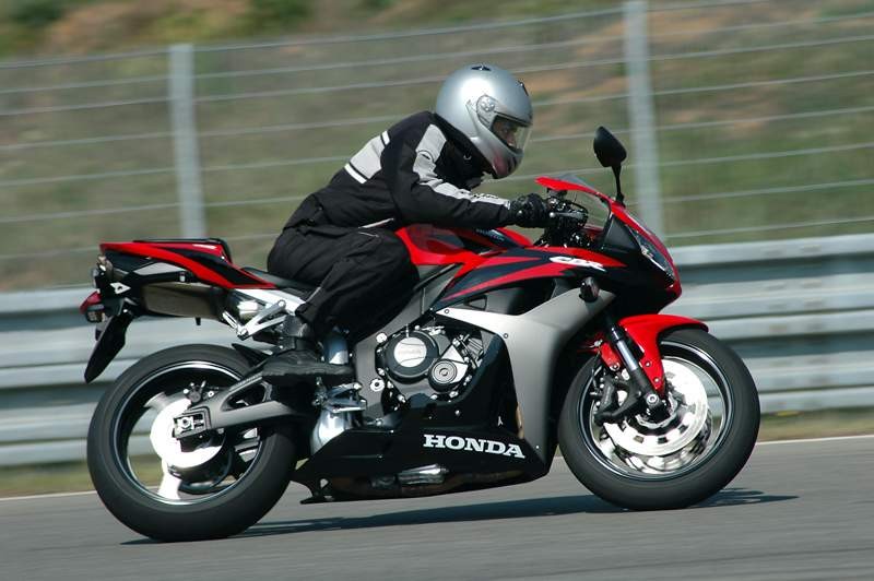 Supermoto Honda Days: nowy CBR600RR na torze
