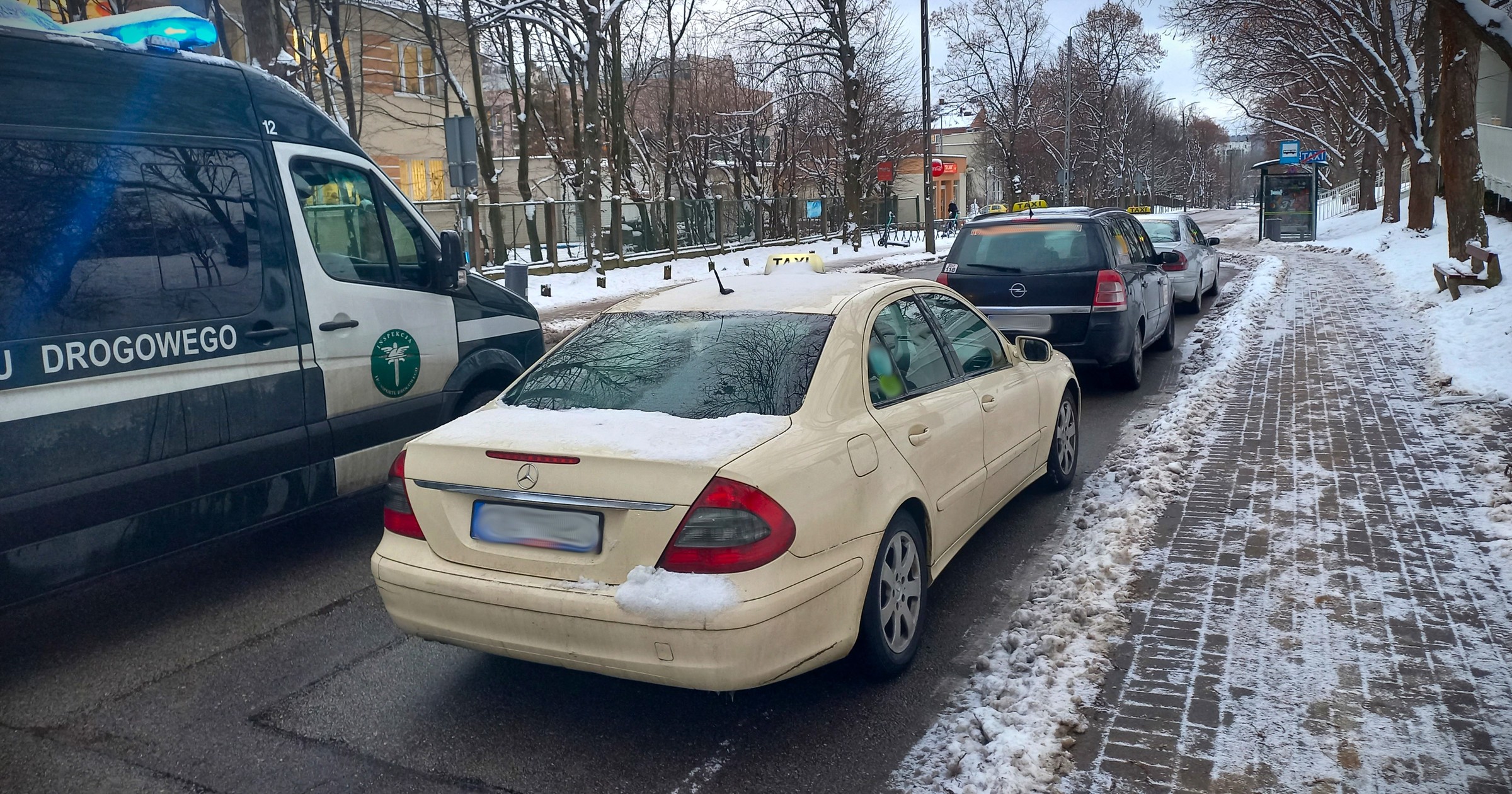Kierowca TAXI w Gdyni przewoził pasażerów mimo dożywotniego zakazu