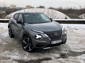 Nissan Juke Hybrid N-Design. Miejski crossover zyskał brakujący element