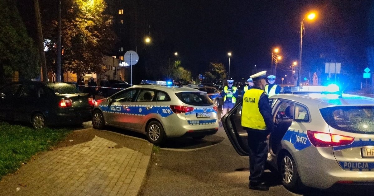 W trakcie ucieczki kierowca potrącił policjanta. Funkcjonariusz użył broni palnej