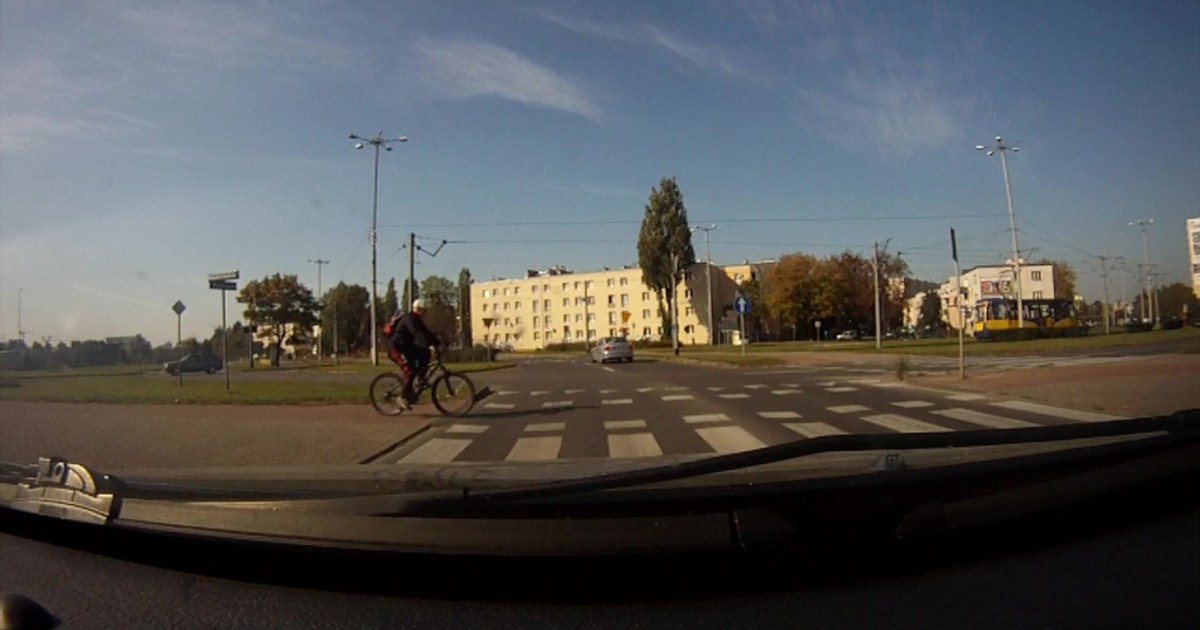 Pytania na prawo jazdy – rowerzysta na przejeździe