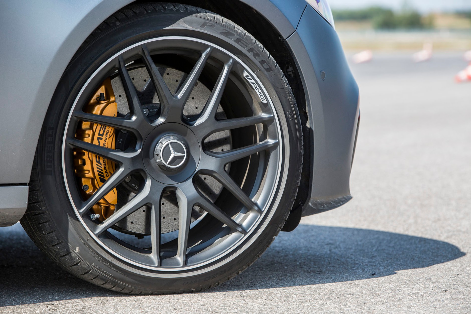 Mercedes-AMG E 63 S 4Matic+ - sportowiec o niewiarygodnych talentach