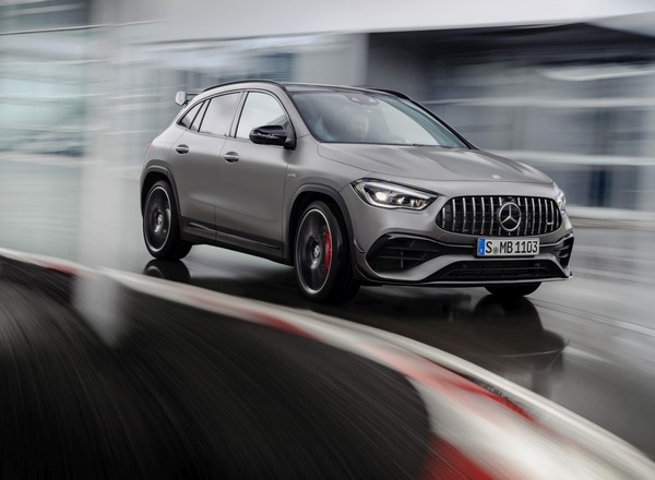 Mercedes AMG GLA 45 – Niemcy chcą zaimponować użytkownikom aut sportowych