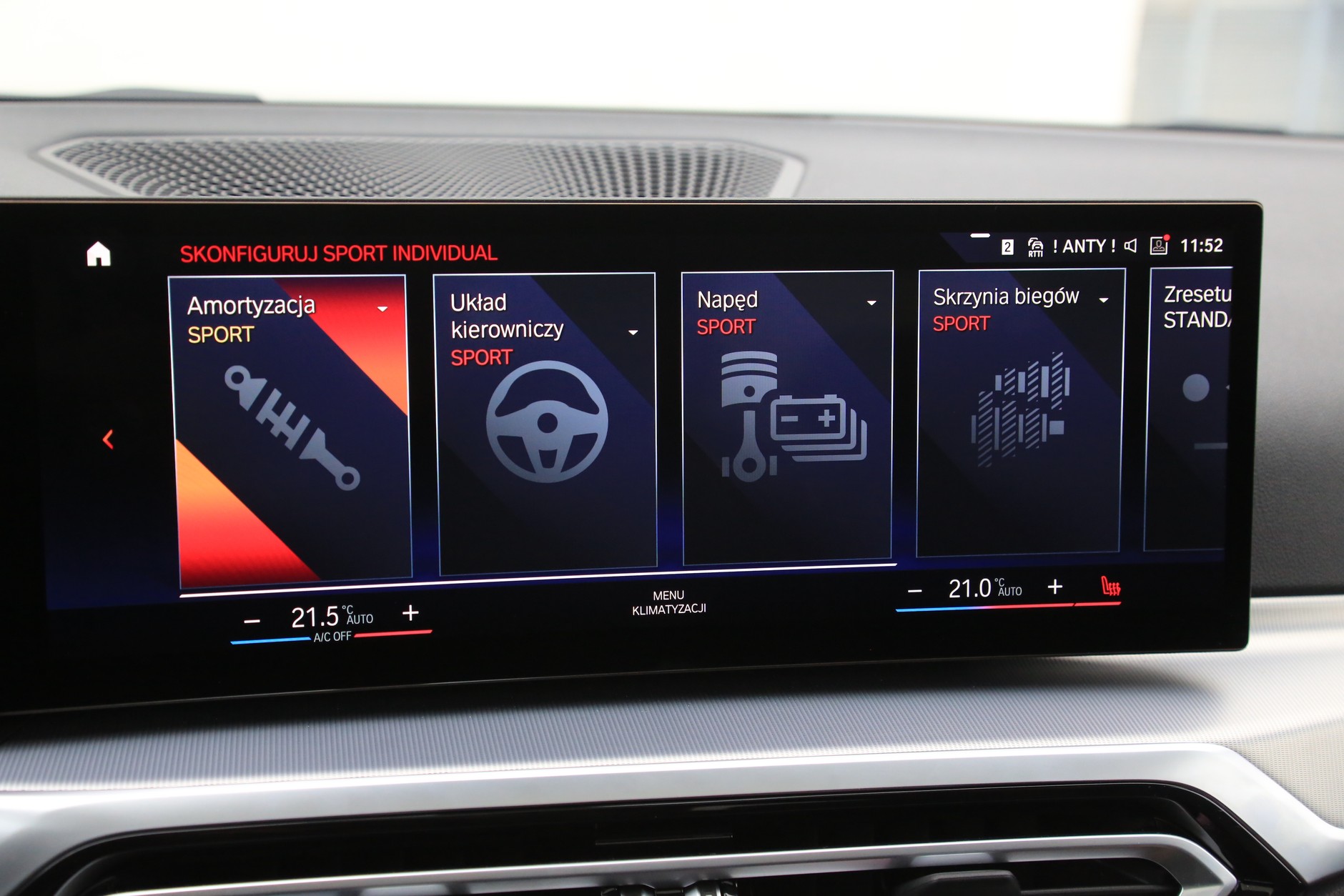 BMW 330e ma szerokie możliwości konfiguracji poszczególnych podzespołów, w tym regulację twardości zawieszenia.