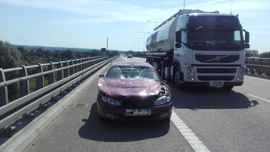 Kompletnie zdemolowany Hyundai jechał obwodnicą Elbląga