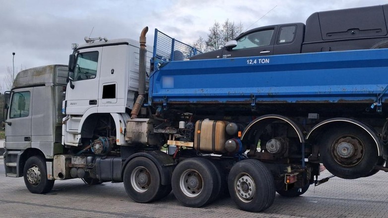 Ciężarówka z pickupem na ciężarówce — kontrola lubuskiej ITD