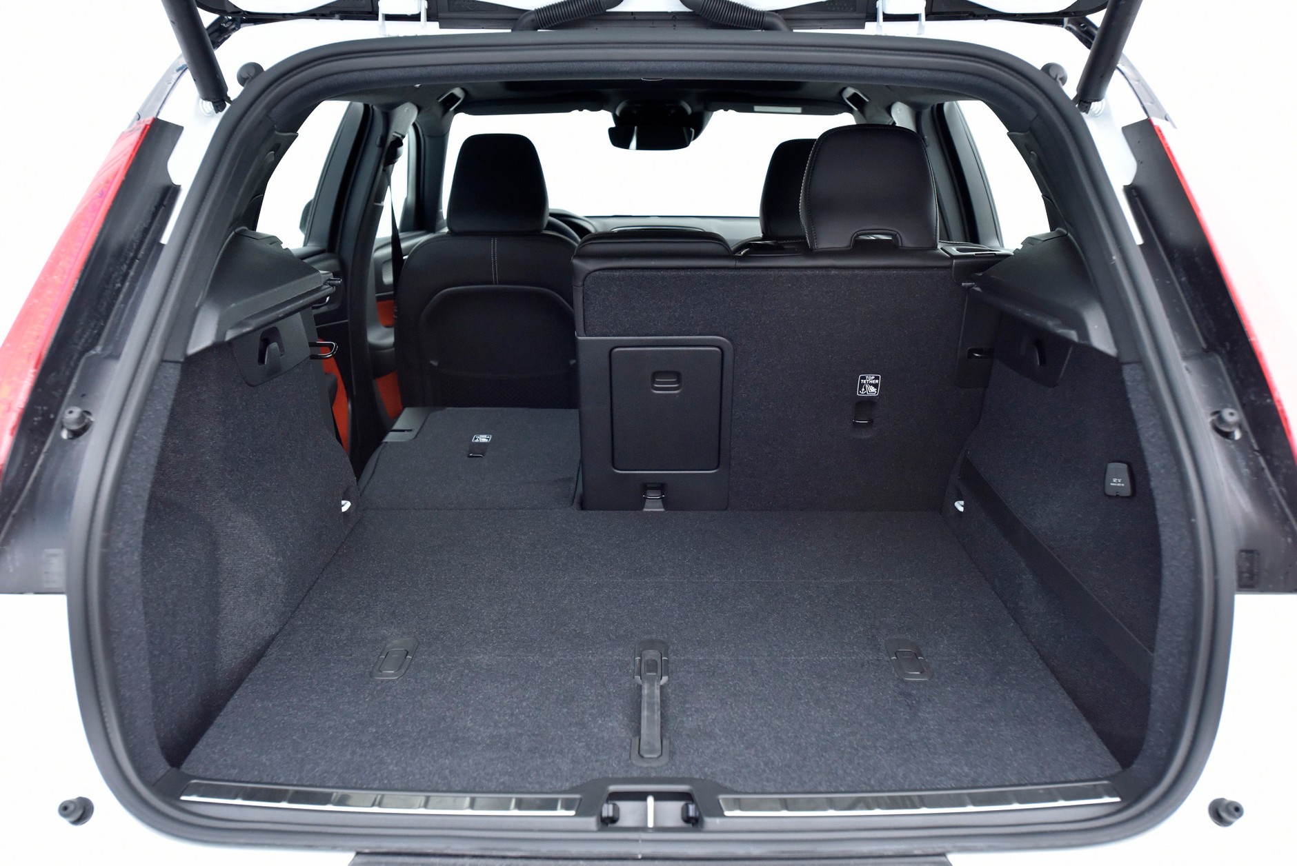 Drzwi do klasy premium otwarte? Porównanie: Volvo XC40 vs. Audi Q3, BMW X1