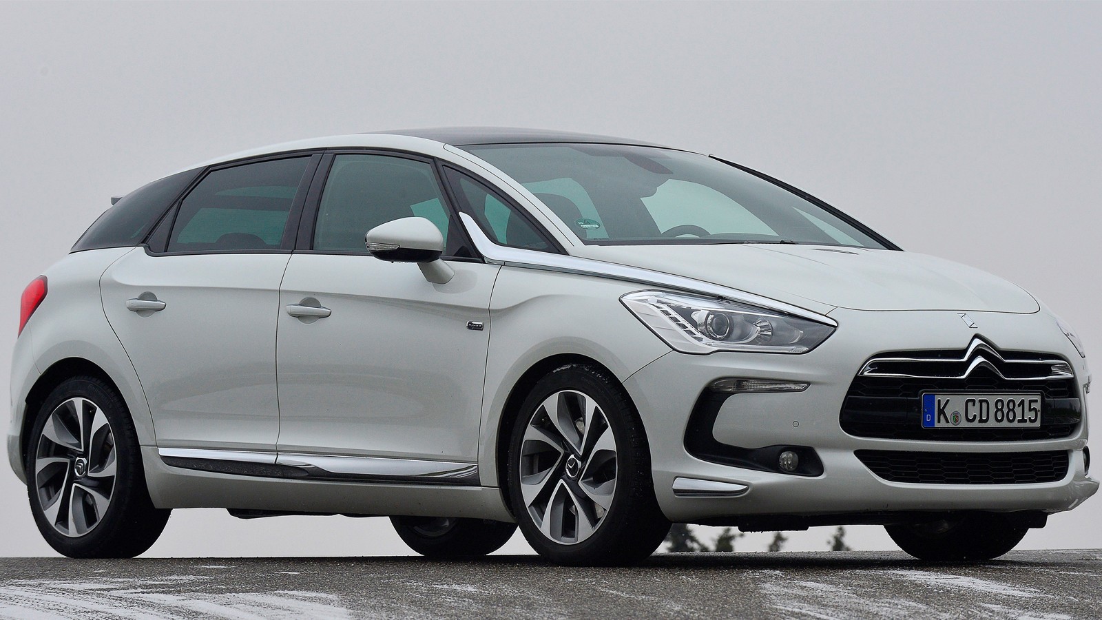 Inne hybrydy: Citroën DS5 Hybrid4