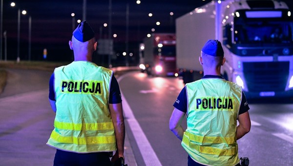 Dodatkowe kontrole na granicy z Litwą. Policjanci pomagają Straży Granicznej