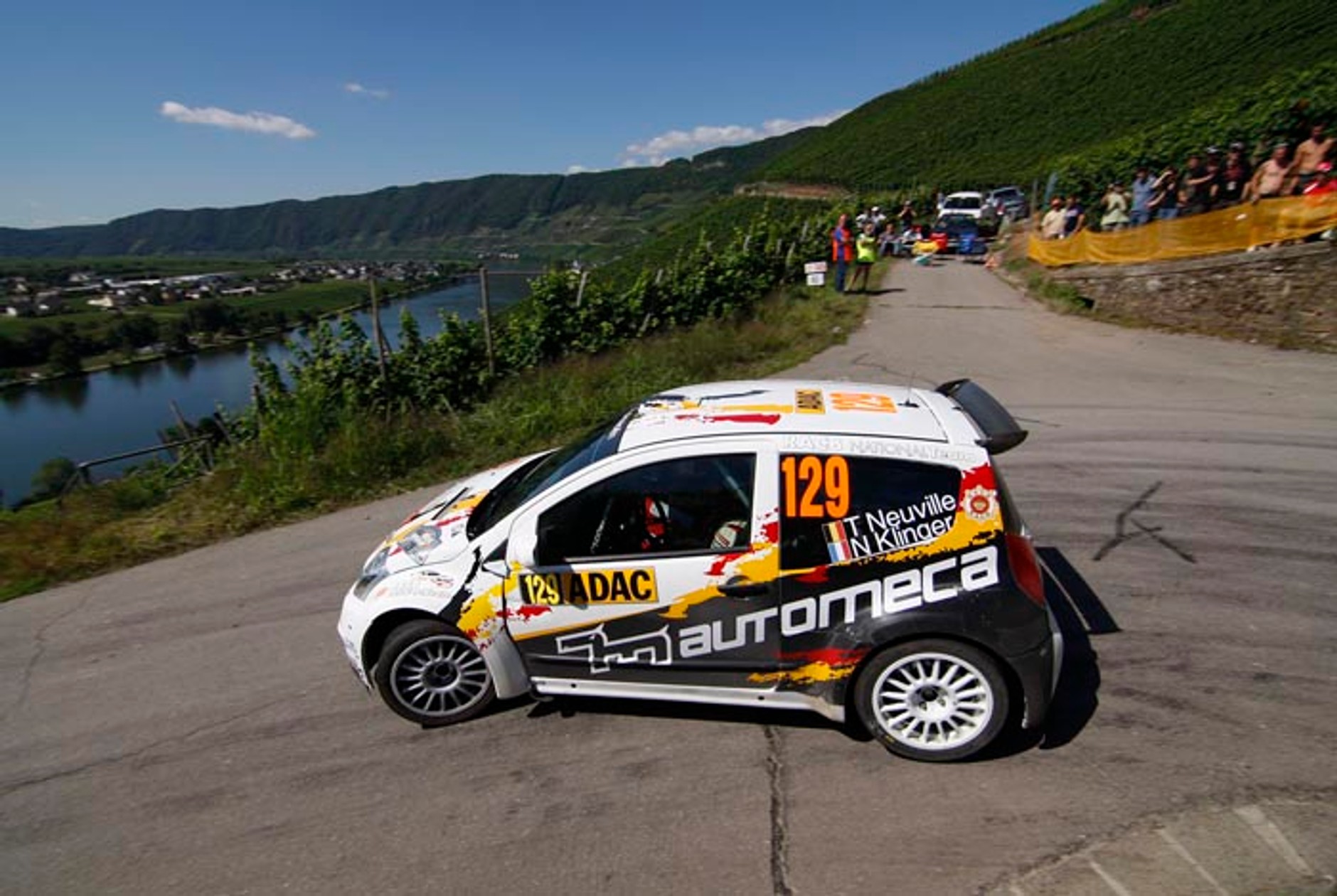 Rajd Niemiec 2010: Loeb liderem, Kościuszko na łące (1. etap, fot. Rallyworld©Willy Weyens)