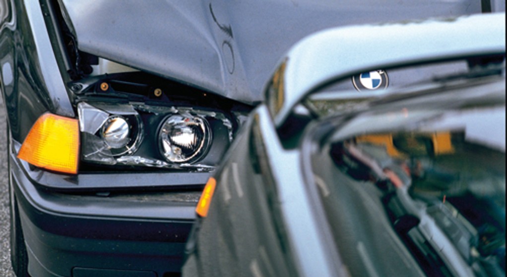 Jak się zachować po kolizji i nie popełnić błędu podczas zgłaszania szkody