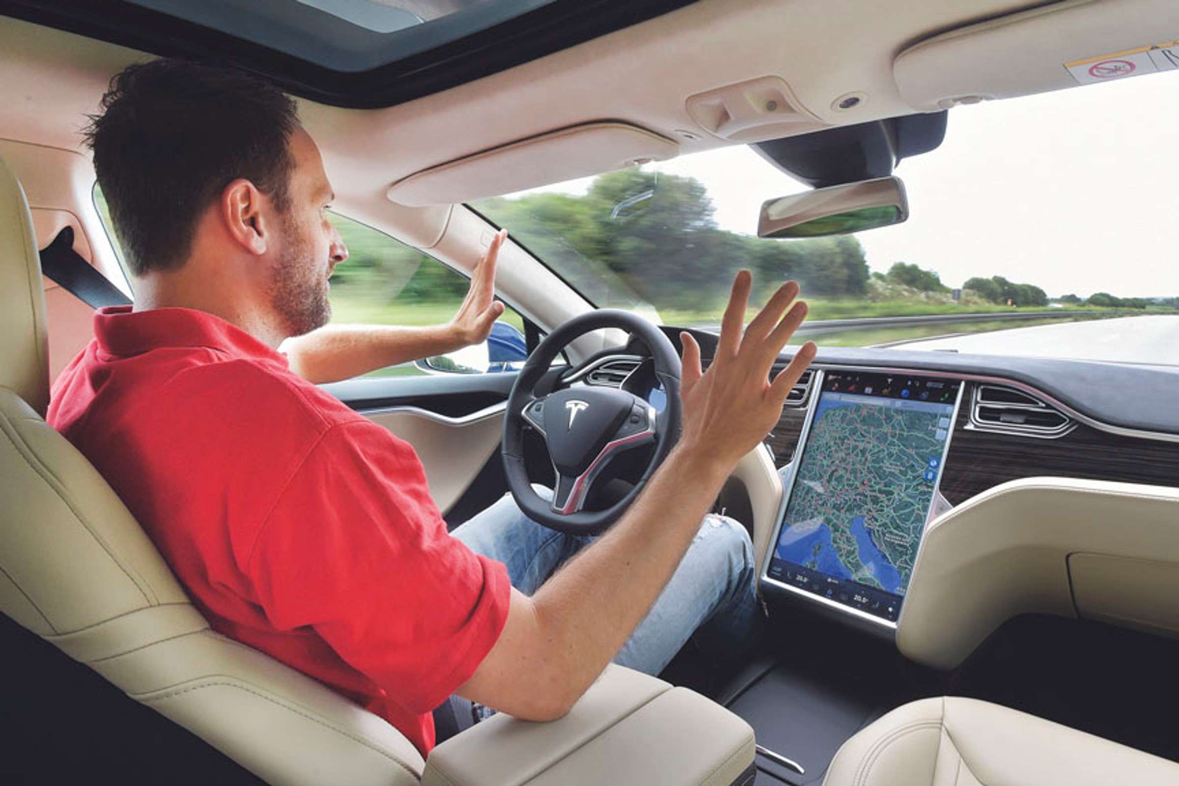 Tesla wprowadziła do Europy autonomiczną jazdę. Eksperci łapia się za głowy