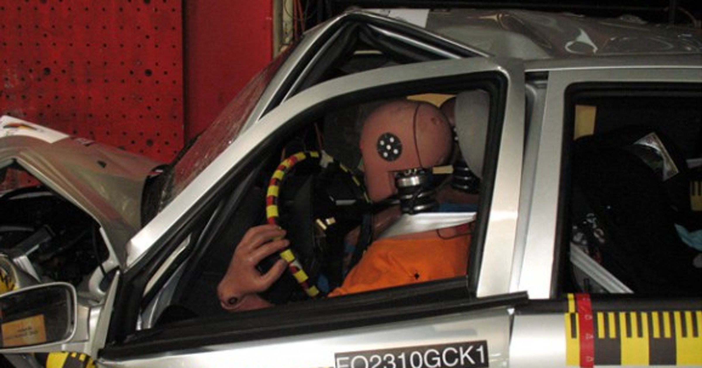 Kierowca nie przeżył! Nieudany crash test Geely CK1