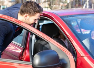 Wzrost cen paliw skłania kierowców do carpoolingu. Wożą obcych ludzi, by zarobić na przejazd