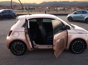 Nowy Fiat 500e – teraz także z tylnymi drzwiami w wersji 3+1