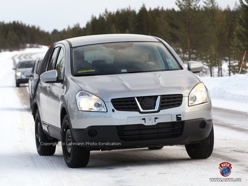 Zdjęcia szpiegowskie: wydłużony Nissan Qashqai