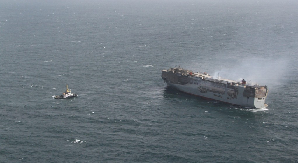 Płonący statek Fremantle Highway