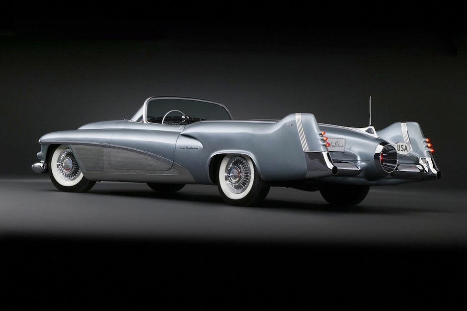 85 lat GM Design