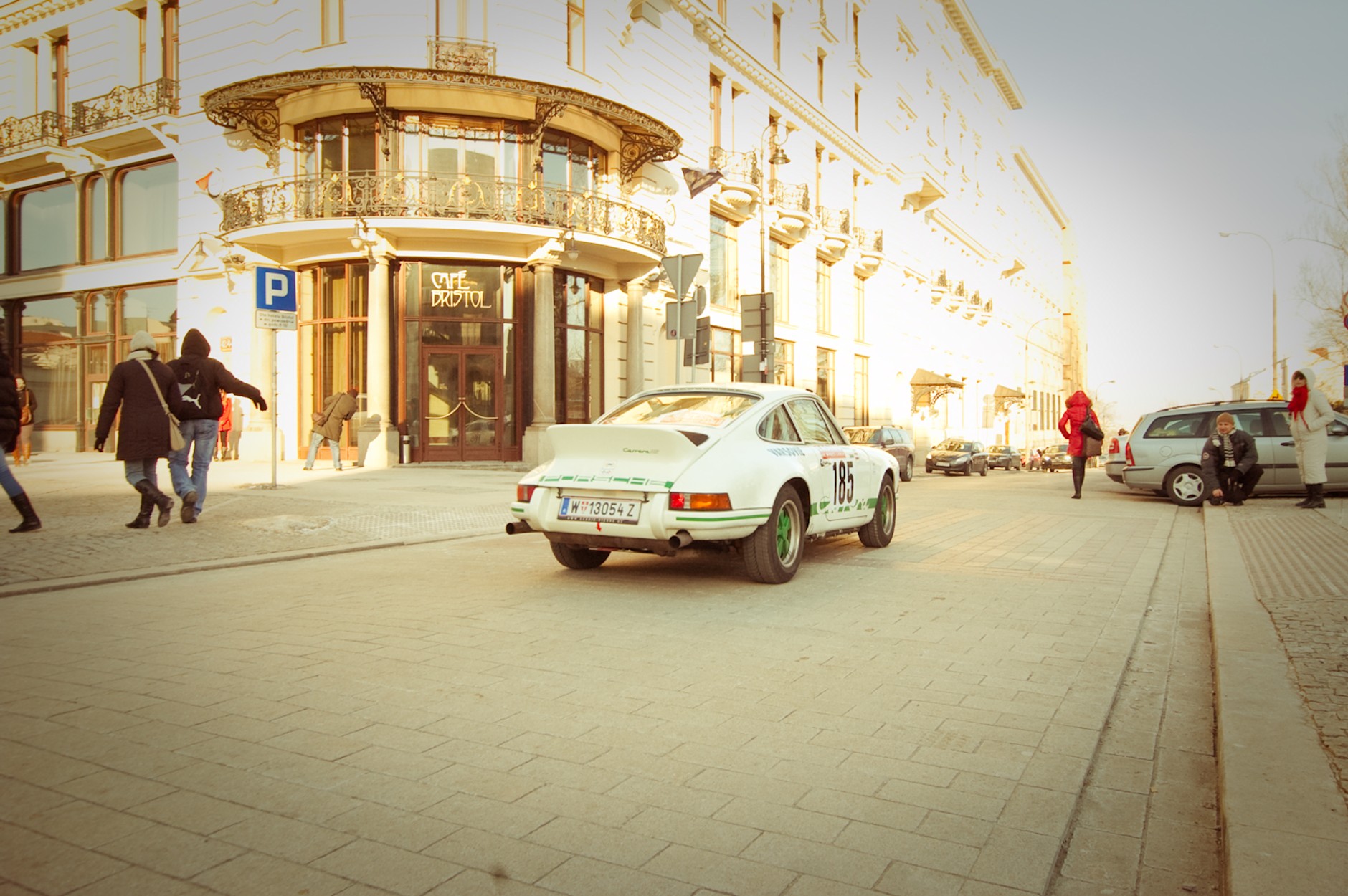 Monte Carlo 2012: Zabytkowe rajdówki na Placu Teatralnym