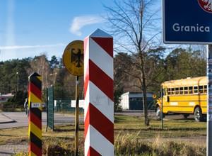 Planujesz dalszą podróż samochodem? Uwaga na nowe zasady wjazdu na granicy