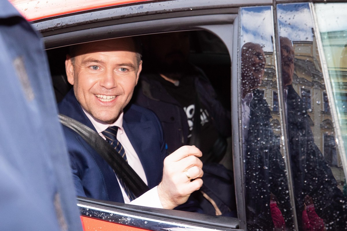 Karol Nawrocki wymieni stare Twingo na opancerzonego Maybacha