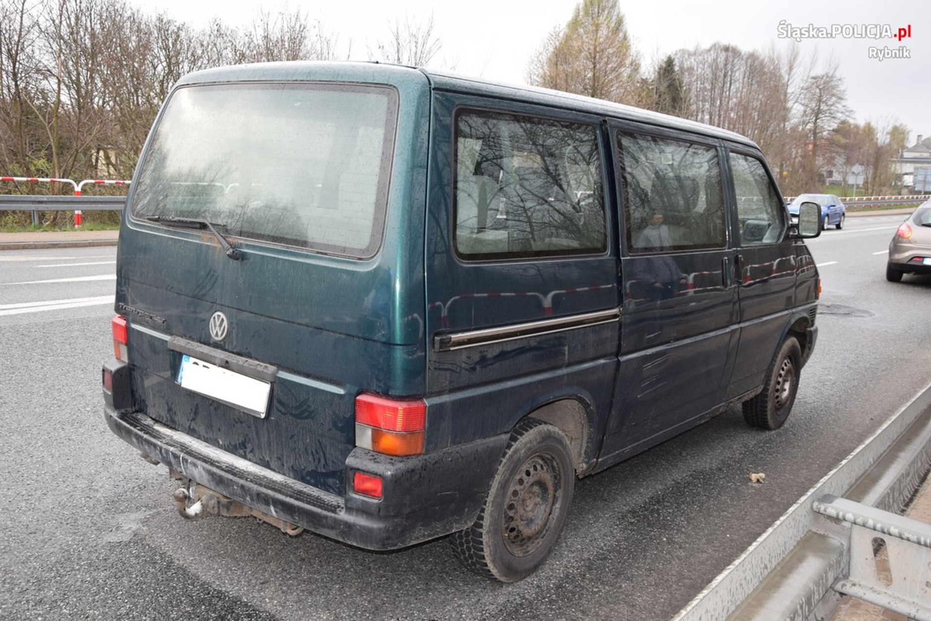 Kobieta ukradła Volkswagena T4 i woziła nim skradzione koła