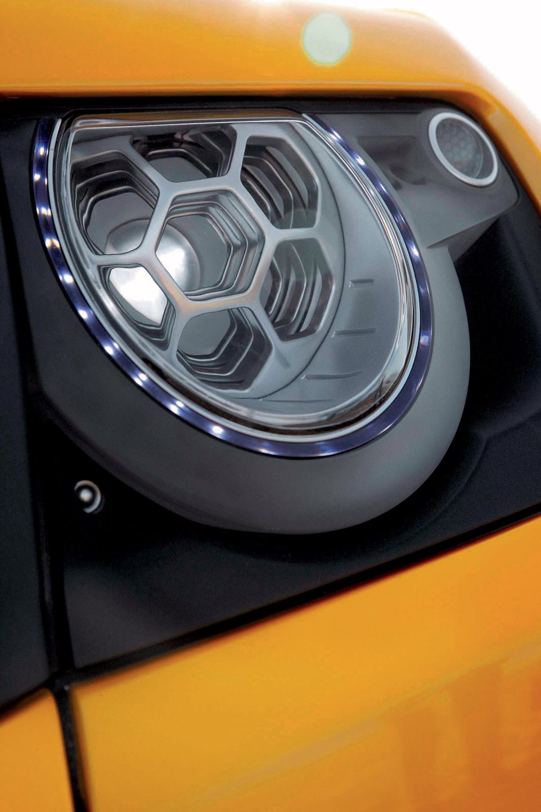 Land Rover DC100 Sport: podróż do przyszłości