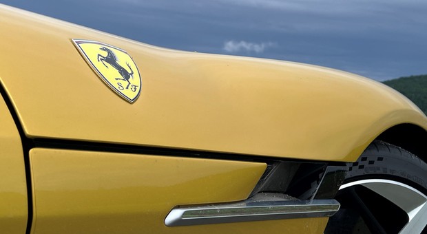 Ferrari opóźnia wprowadzenie kolejnego modelu elektrycznego. Powód jest oczywisty