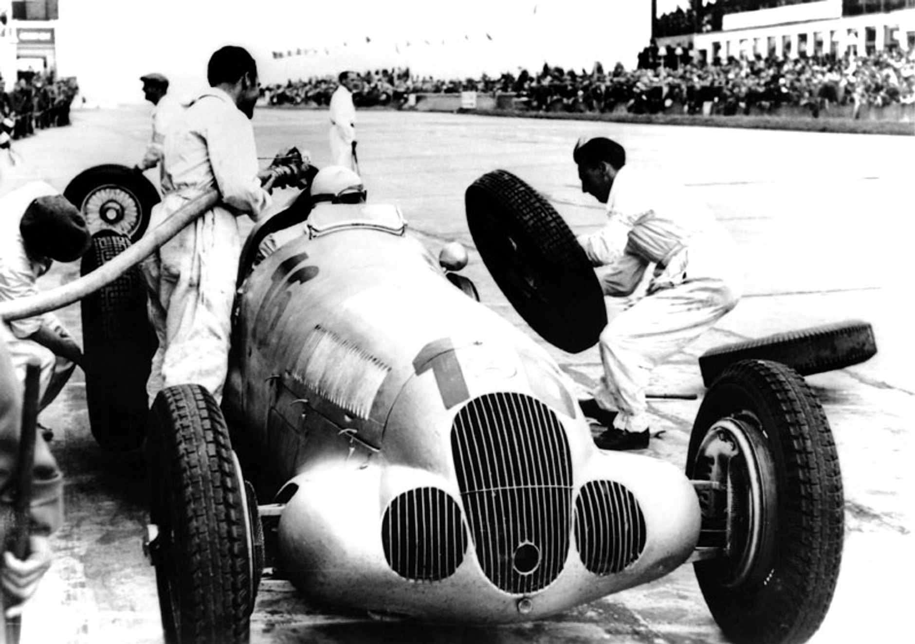 Mercedes-Benz: srebrne strzały w okresie przedwojennym