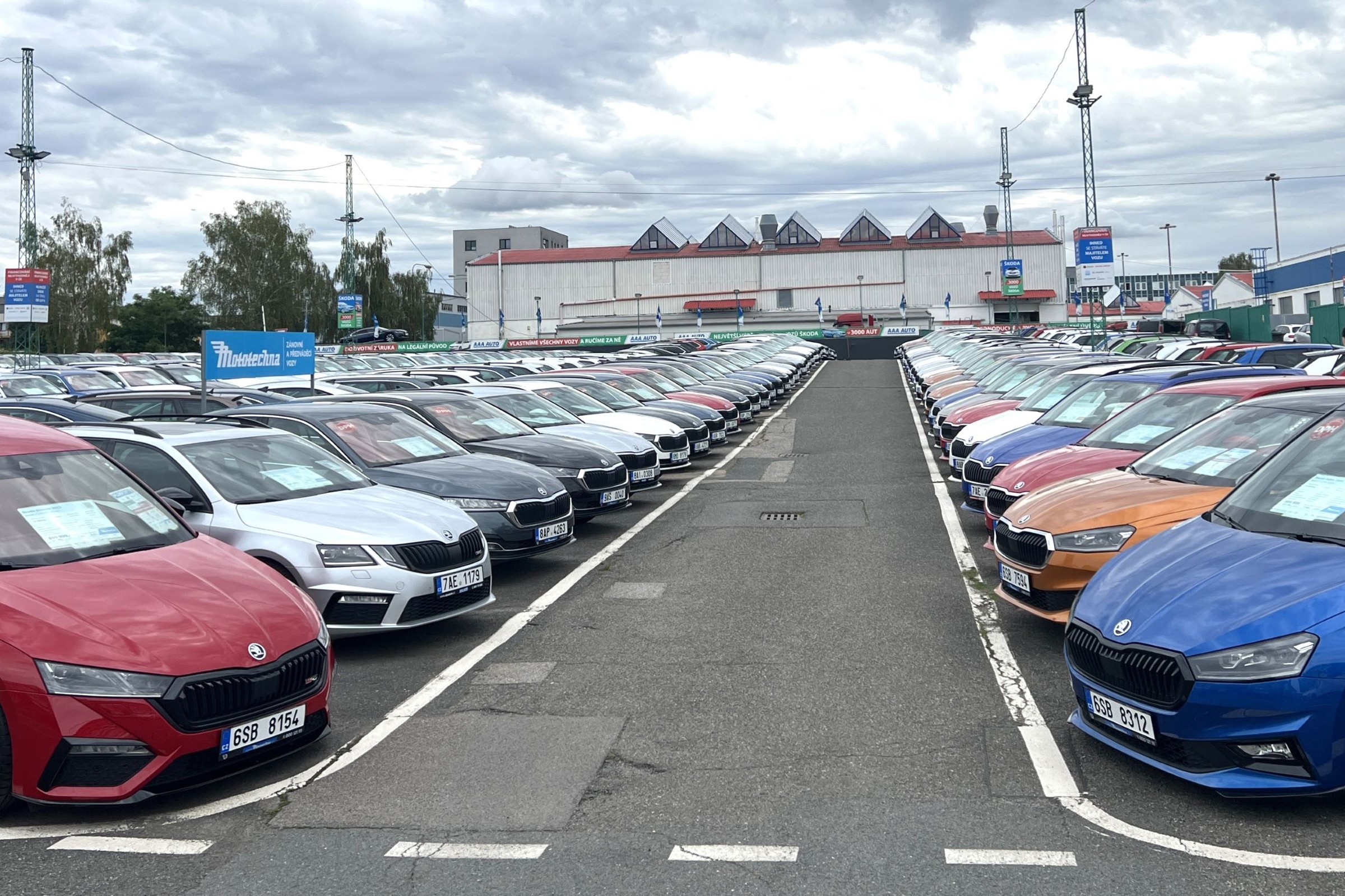 Auta poleasingowe z aukcji kuszą Polaków. Coraz więcej kierowców wybiera ten rynek zamiast ogłoszeń prywatnych