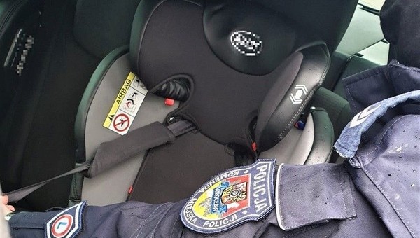 Wiozła dzieci bez fotelików. Zdziwiła się, z miejsca tracąc prawo jazdy