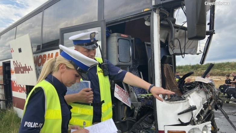 Wypadek z 2 lipca 2020: cysterna najechała na autobus, a ten. na naczepę poprzedzającej ciężarówki. Wybuchł pożar, ale nikt nie zginął. Rannych i ciężko rannych odwieziono do szpitali