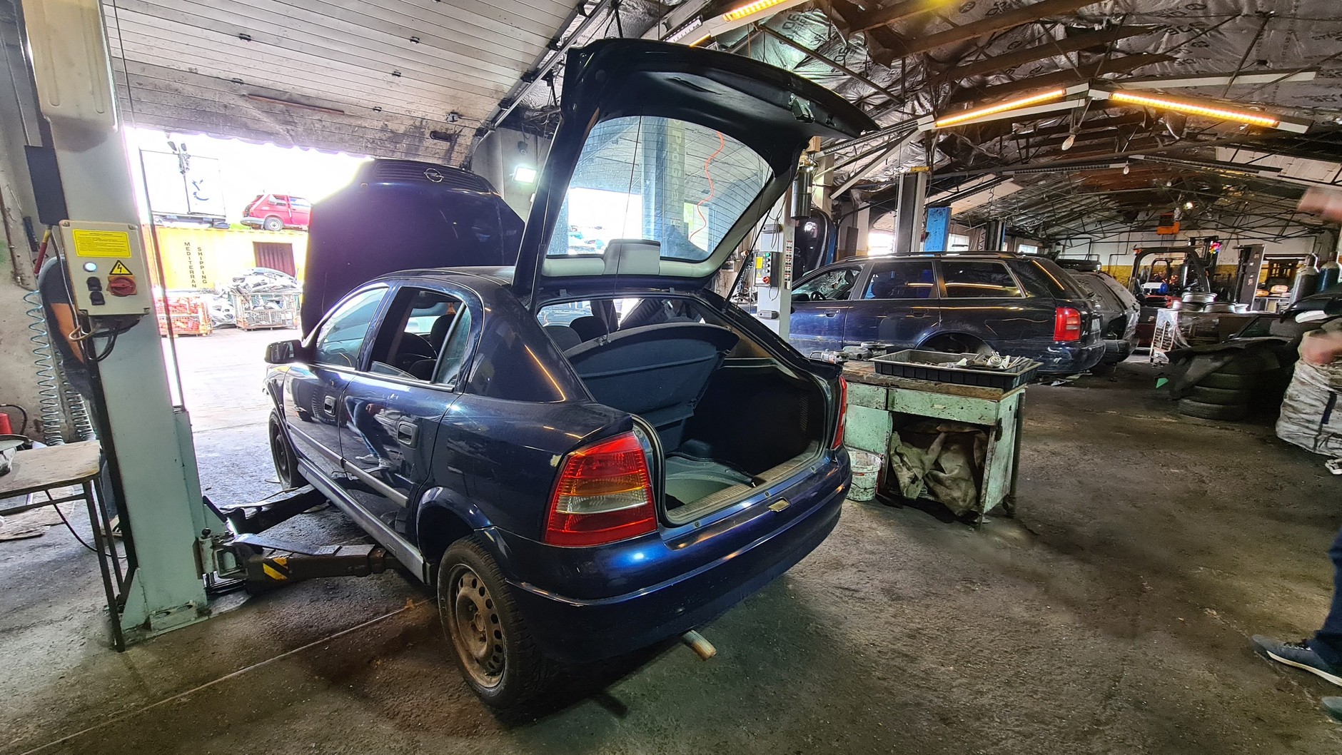 Auto złom w Siedlcach. Sprawdzamy jak samochody kończą swój motoryzacyjny żywot