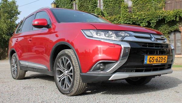 Mitsubishi Outlander już w polskich salonach