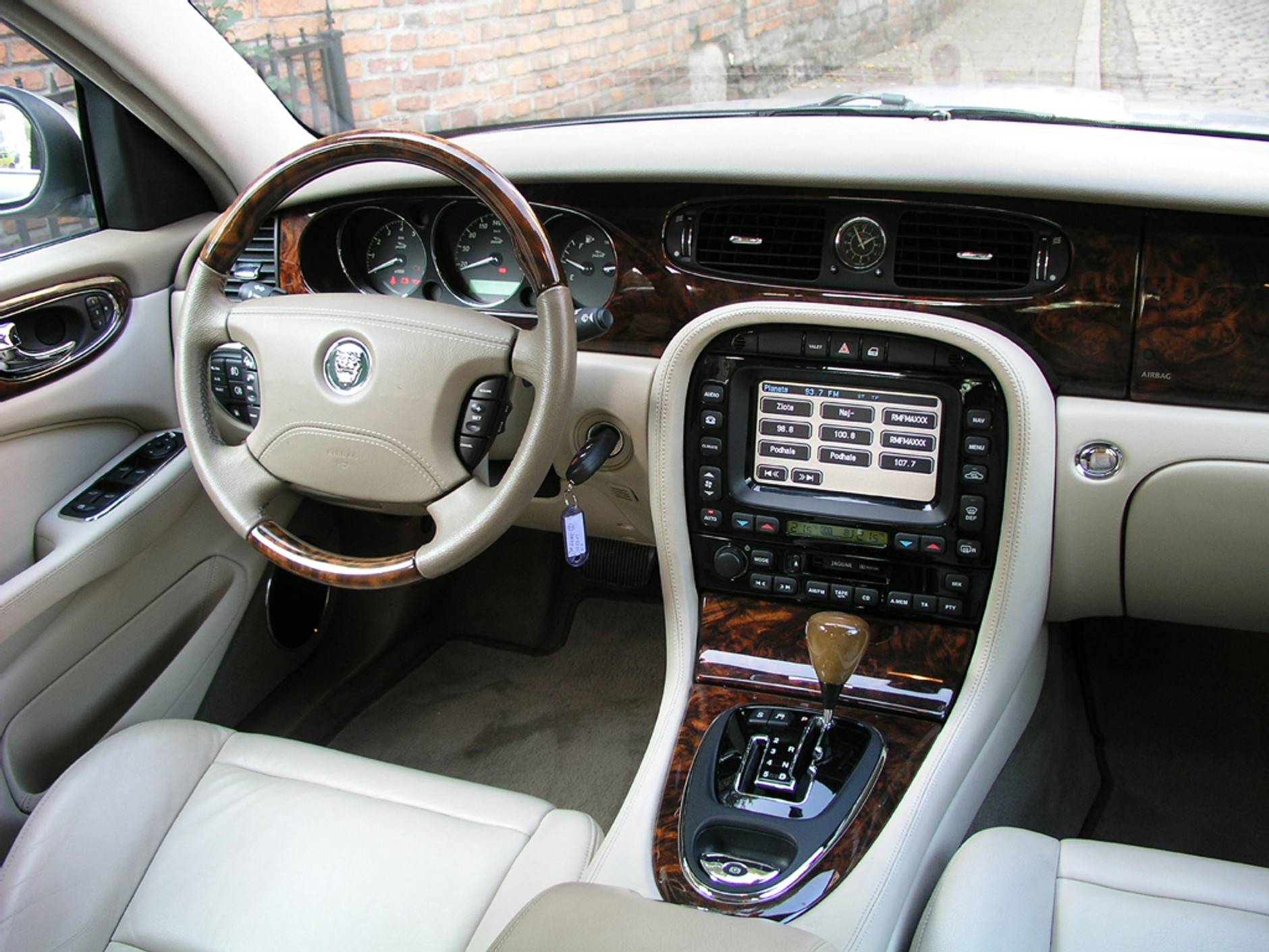 Jaguar Xj8 - Kosztowny elegant