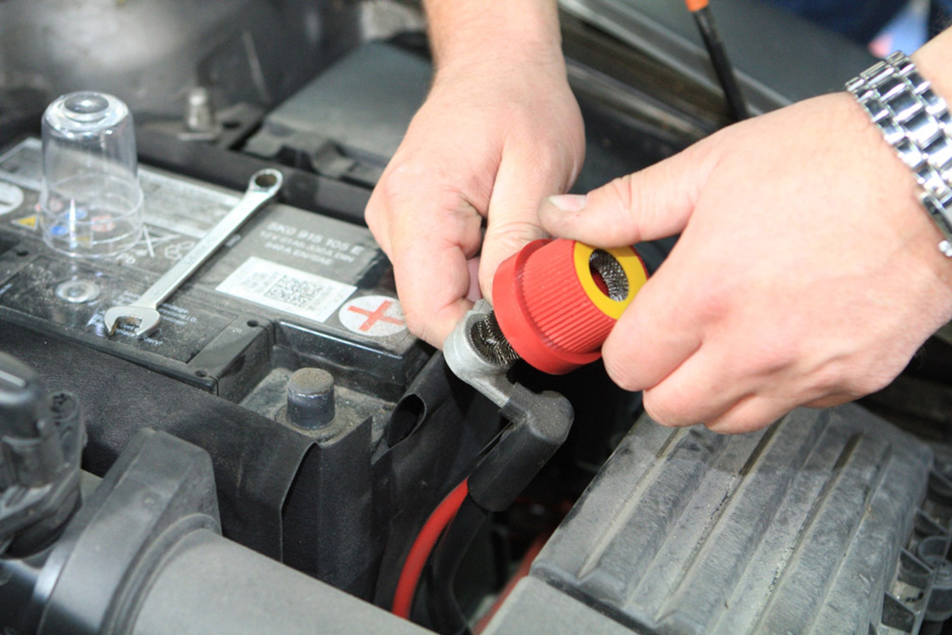 Akumulator, płyn w chłodnicy i światła: skontroluj ich stan przed zimą