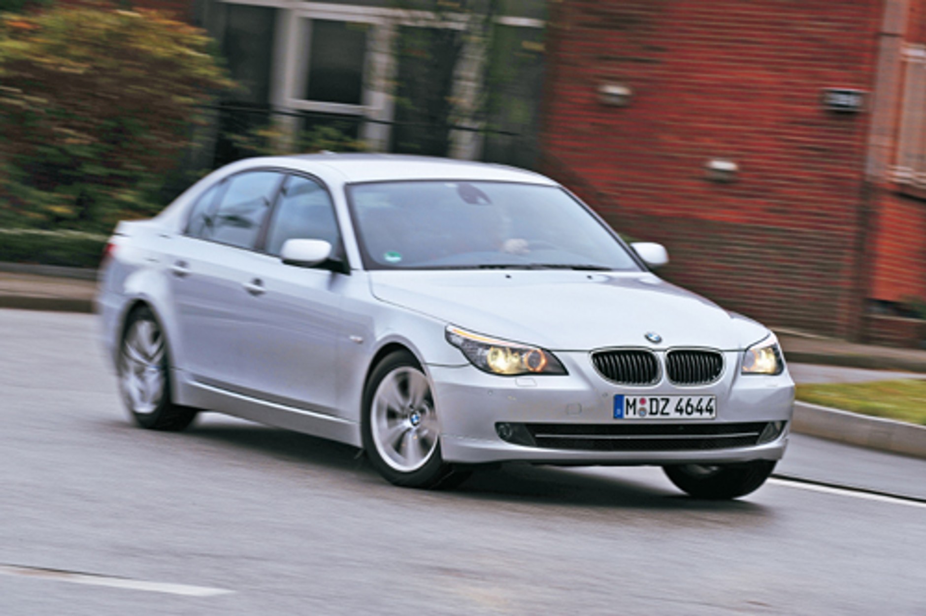 Opel Insignia kontra Audi A4 i BMW serii 5. Mocny gracz Opla