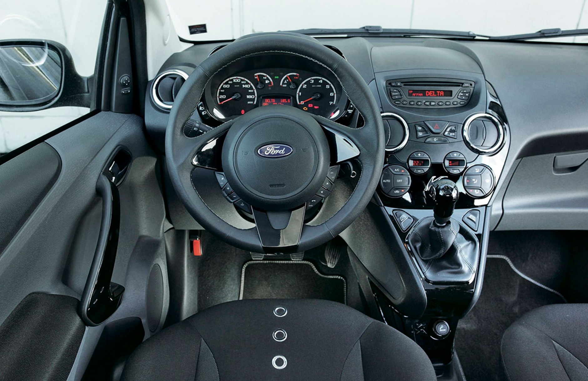 Volkswagen UP! kontra Peugeot 107 i Ford KA: mały Volkswagen w natarciu