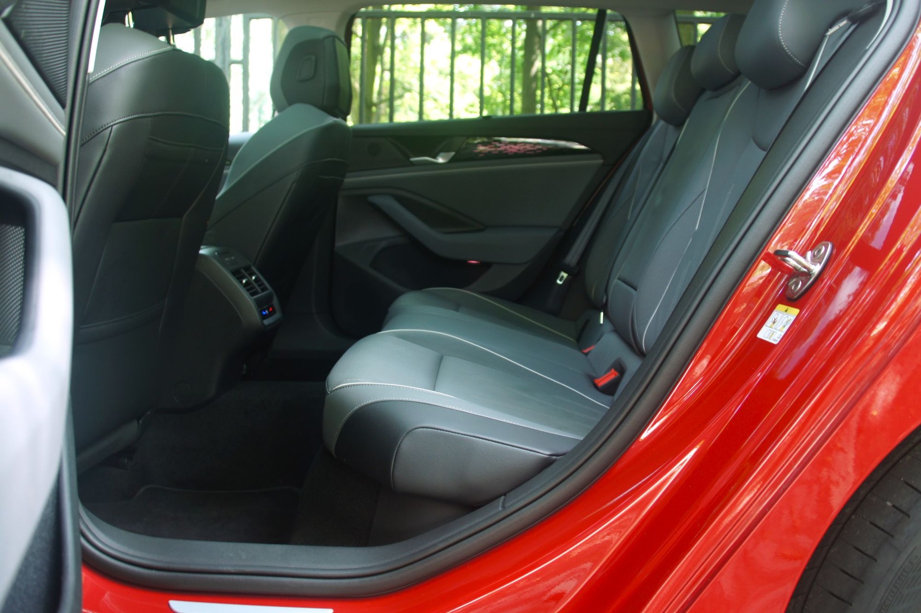 Volkswagen Passat B9 2.0 TDI