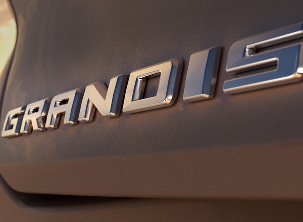 Mitsubishi zapowiada nowego SUV-a dla Europy. Wraca Grandis z hybrydami