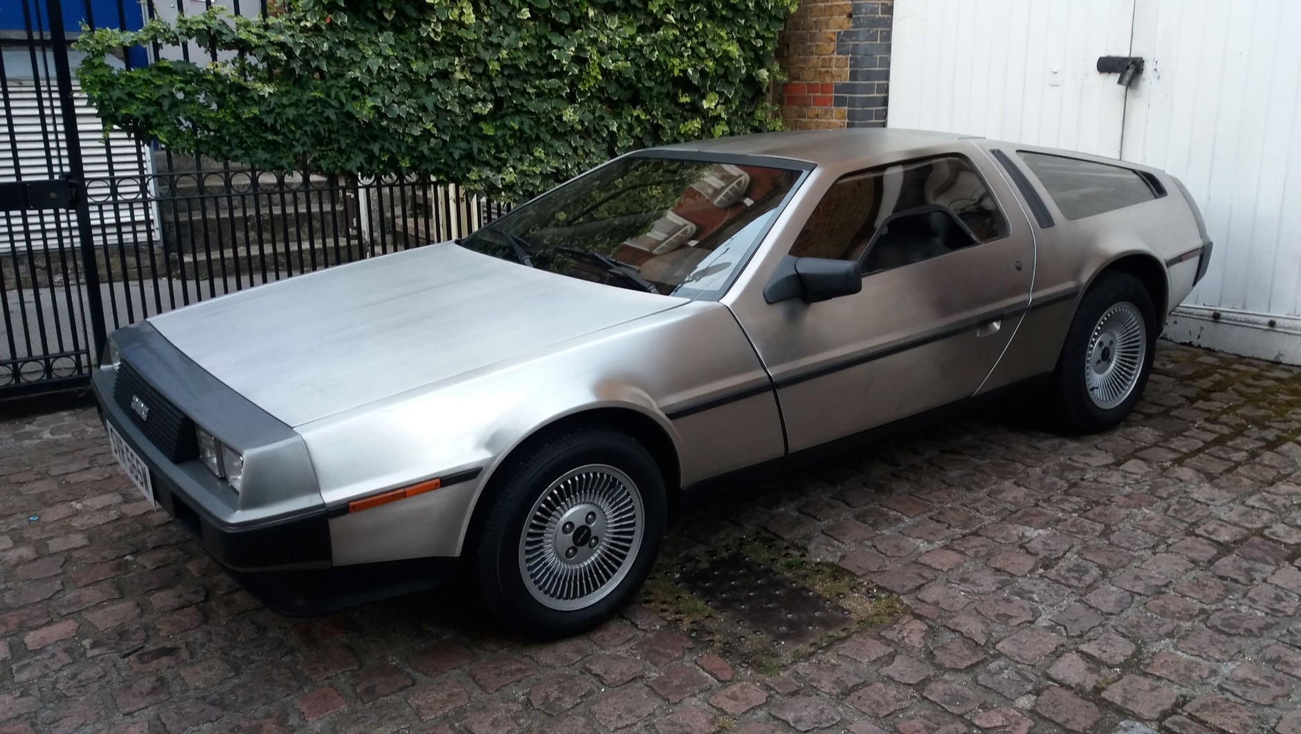 DeLorean DMC-12