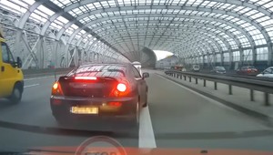 "Poganiacz" rządził na drodze S8. Nagrała się jego twarz. "Ładnie się bawią w tej policji" [WIDEO]