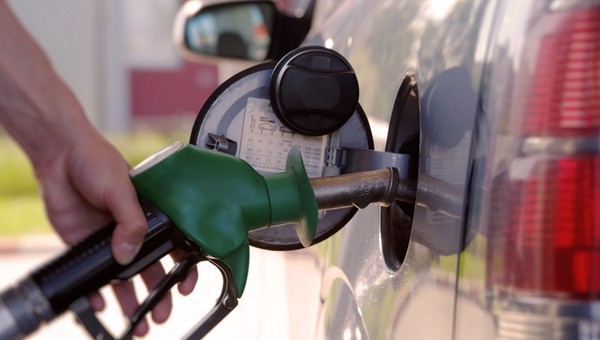 Nie każdy powinien tankować paliwa premium. Mechanicy wyjaśniają, kiedy uszkodzą silnik
